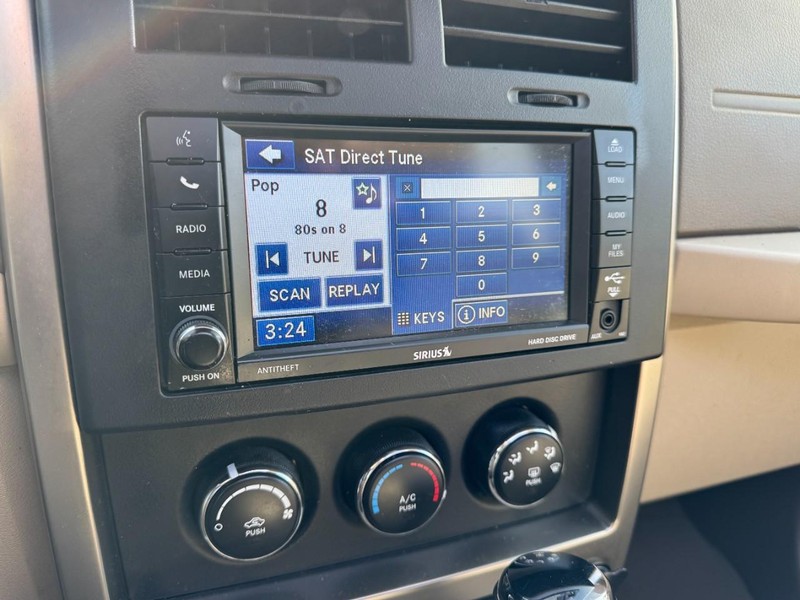 Jeep Liberty Vehicle Image 19