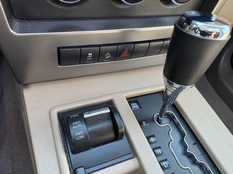 Jeep Liberty Vehicle Image 20