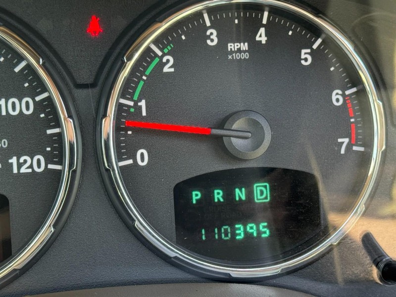 Jeep Liberty Vehicle Image 21