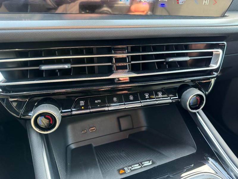 Chevrolet Traverse Vehicle Image 13