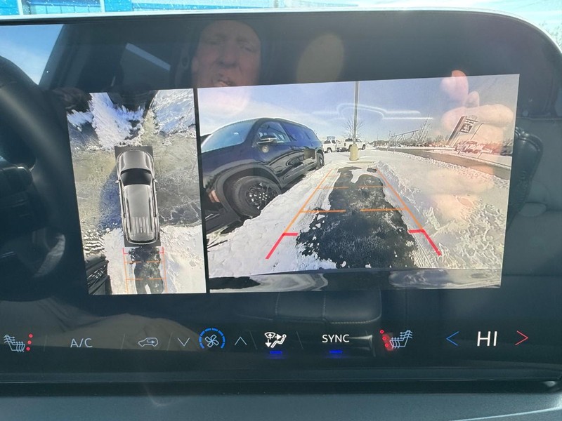 Chevrolet Traverse Vehicle Image 16