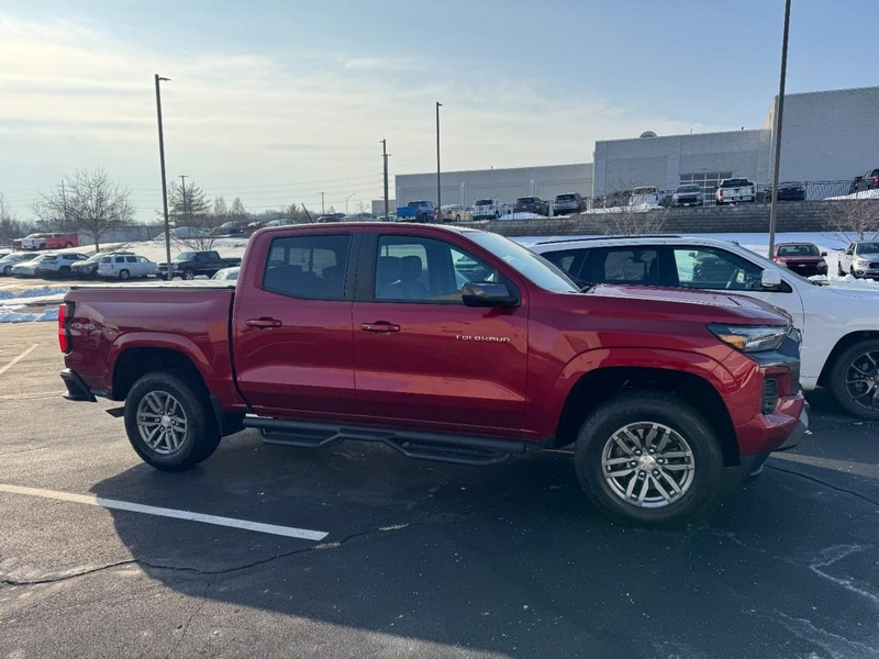 Chevrolet Colorado Vehicle Image 02