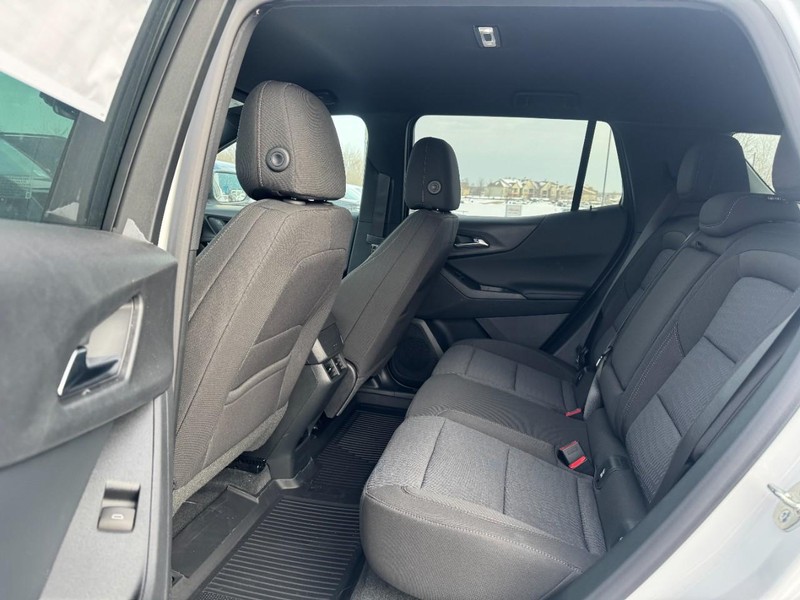 Chevrolet Equinox Vehicle Image 06