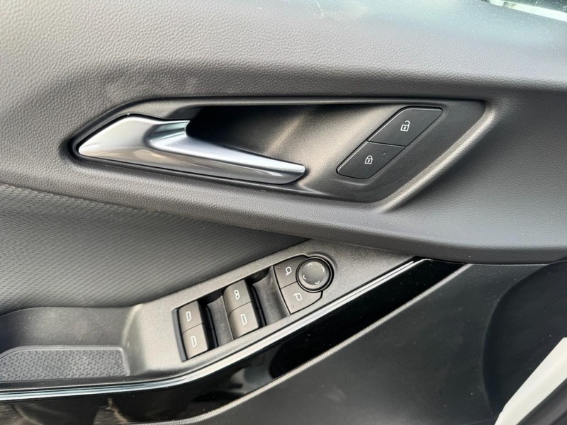 Chevrolet Equinox Vehicle Image 09