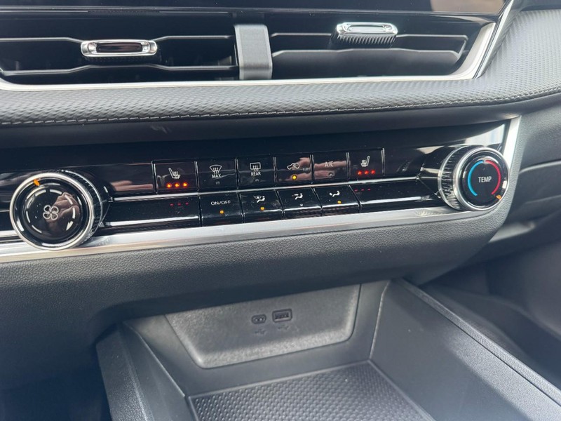 Chevrolet Equinox Vehicle Image 12