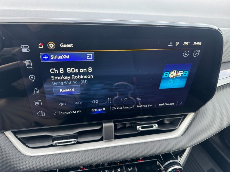 Chevrolet Equinox Vehicle Image 13