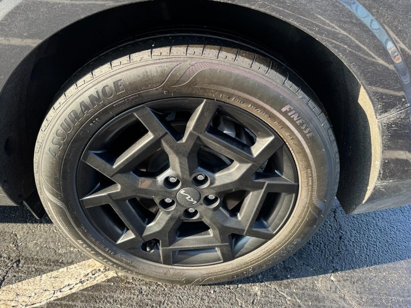 Kia Carnival Vehicle Image 07