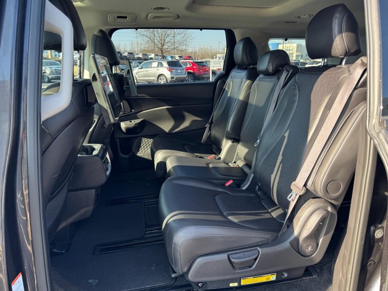 Kia Carnival Vehicle Image 12