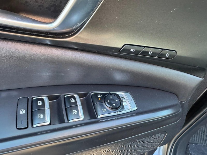 Kia Carnival Vehicle Image 17