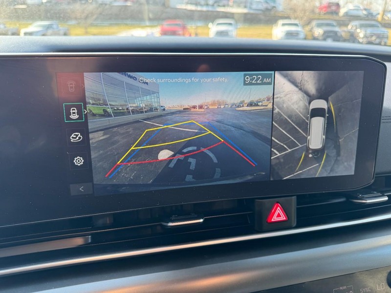 Kia Carnival Vehicle Image 24