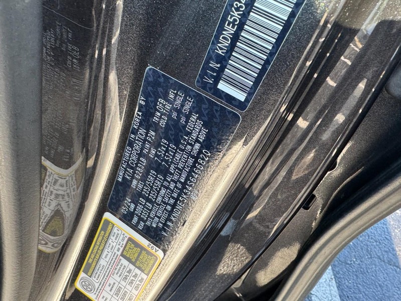 Kia Carnival Vehicle Image 27