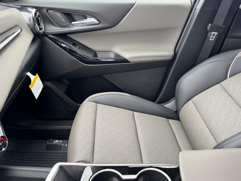 Chevrolet Equinox Vehicle Image 08