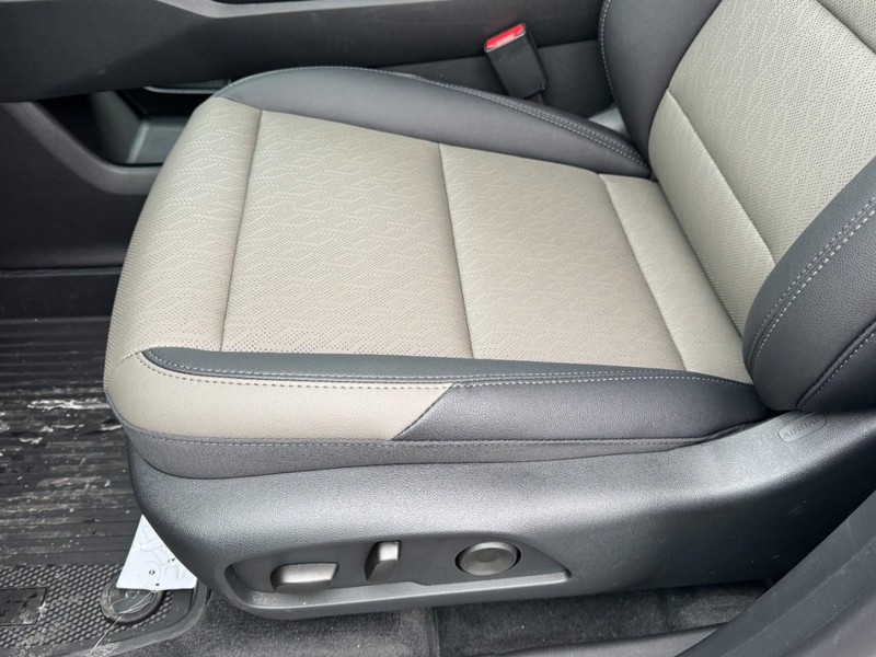 Chevrolet Equinox Vehicle Image 09