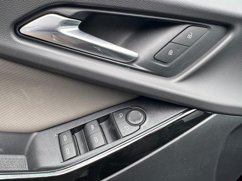 Chevrolet Equinox Vehicle Image 10