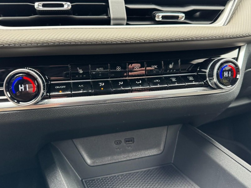 Chevrolet Equinox Vehicle Image 13