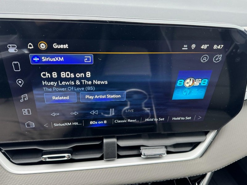 Chevrolet Equinox Vehicle Image 14