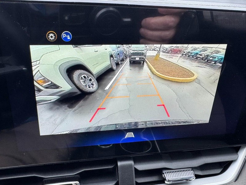 Chevrolet Equinox Vehicle Image 16