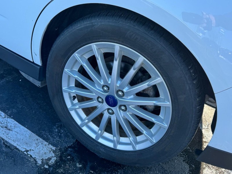 Ford C-Max Hybrid Vehicle Image 05