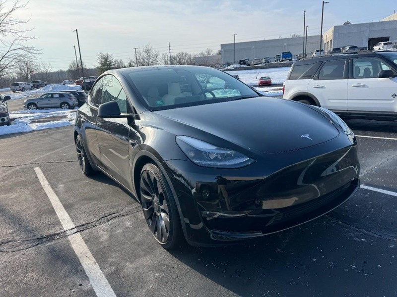 Tesla Model Y Vehicle Image 05