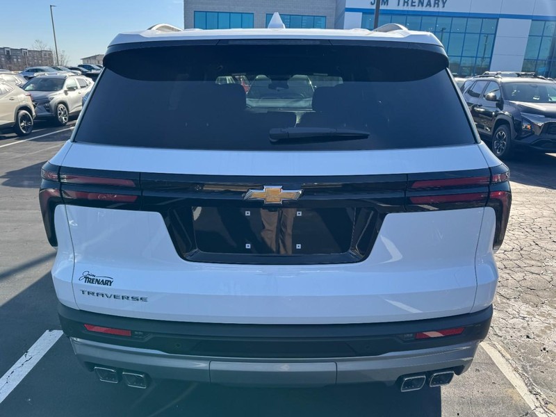 Chevrolet Traverse Vehicle Image 04