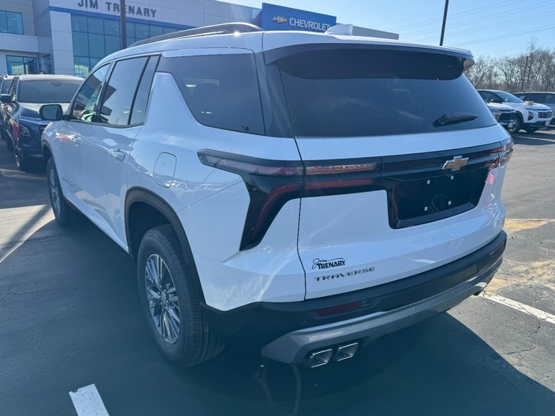 Chevrolet Traverse Vehicle Image 05