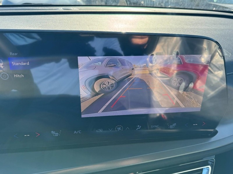 Chevrolet Traverse Vehicle Image 16