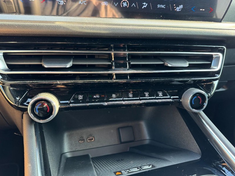 Chevrolet Traverse Vehicle Image 14