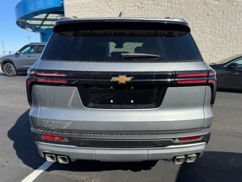 Chevrolet Traverse Vehicle Image 03