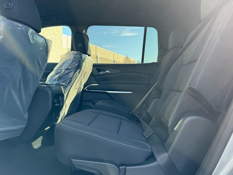 Chevrolet Traverse Vehicle Image 06