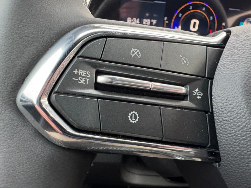 Chevrolet Traverse Vehicle Image 11