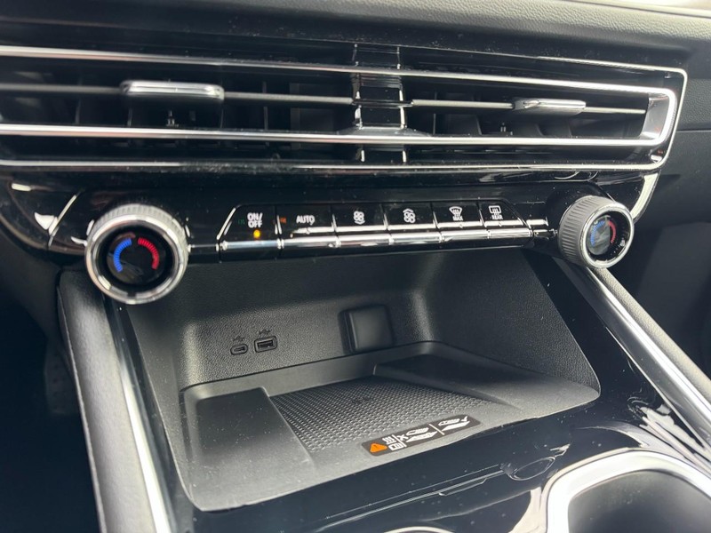 Chevrolet Traverse Vehicle Image 13