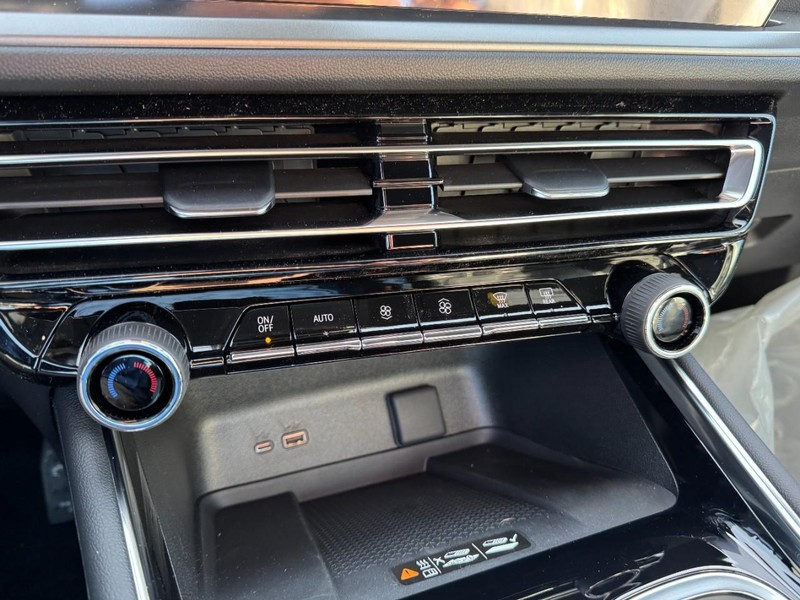 Chevrolet Traverse Vehicle Image 13