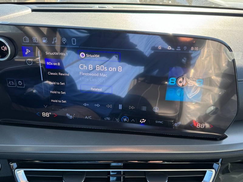 Chevrolet Traverse Vehicle Image 14