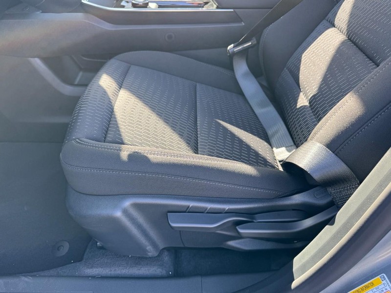 Chevrolet Equinox Vehicle Image 09