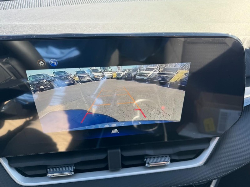 Chevrolet Equinox Vehicle Image 16