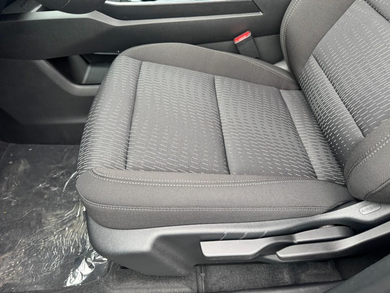 Chevrolet Equinox Vehicle Image 09