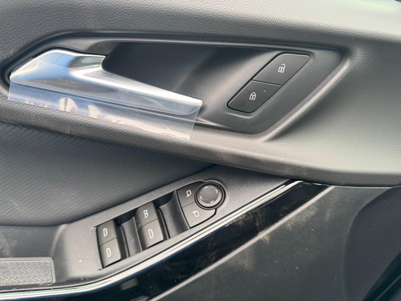 Chevrolet Equinox Vehicle Image 10