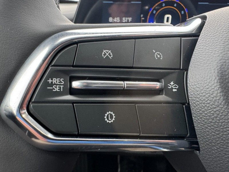 Chevrolet Equinox Vehicle Image 11