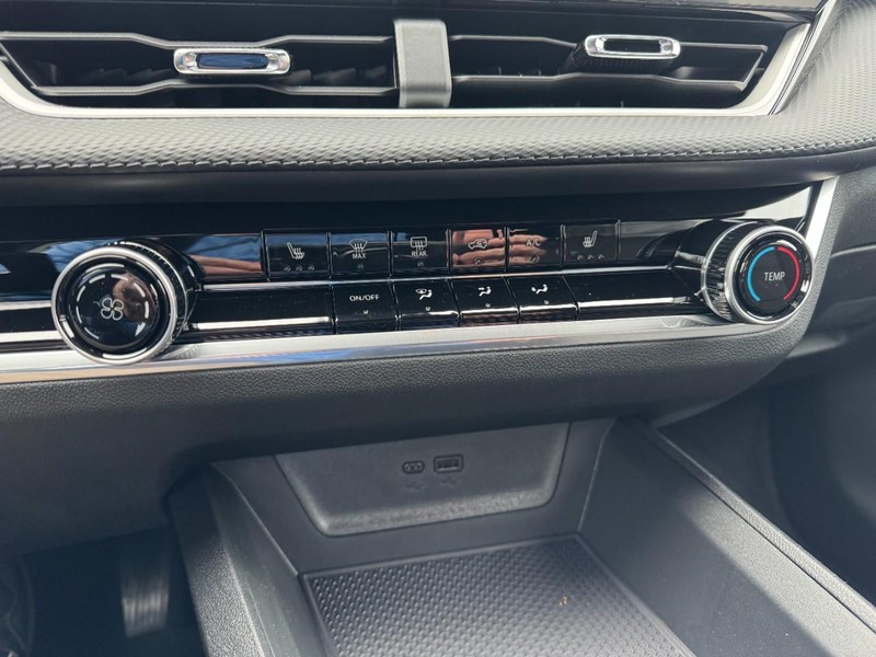 Chevrolet Equinox Vehicle Image 13