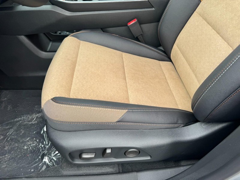 Chevrolet Equinox Vehicle Image 09