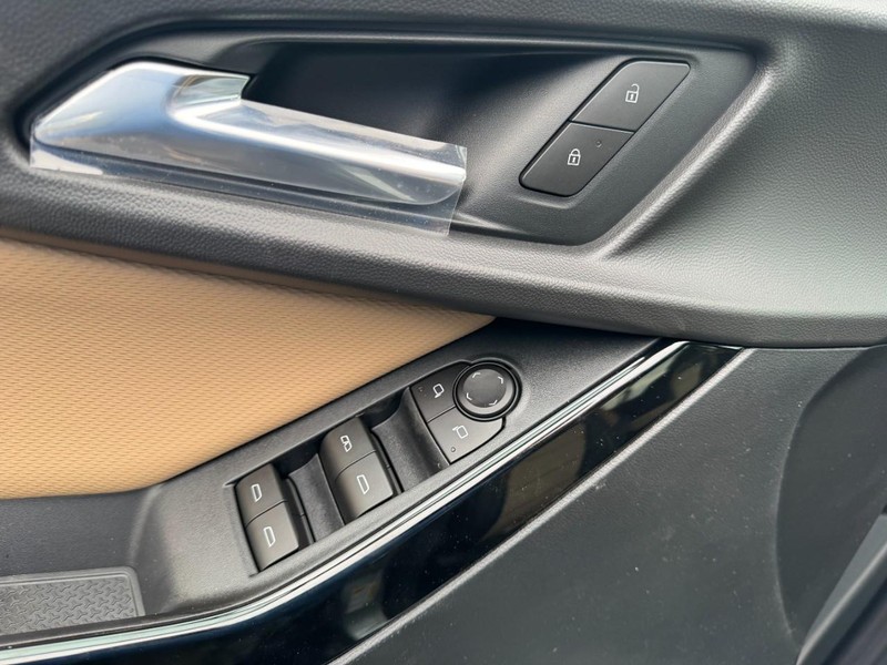 Chevrolet Equinox Vehicle Image 10