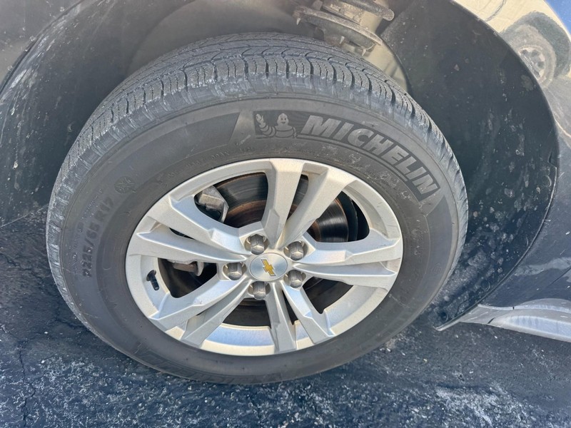 Chevrolet Equinox Vehicle Image 05