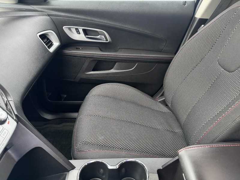 Chevrolet Equinox Vehicle Full-screen Gallery Image 14