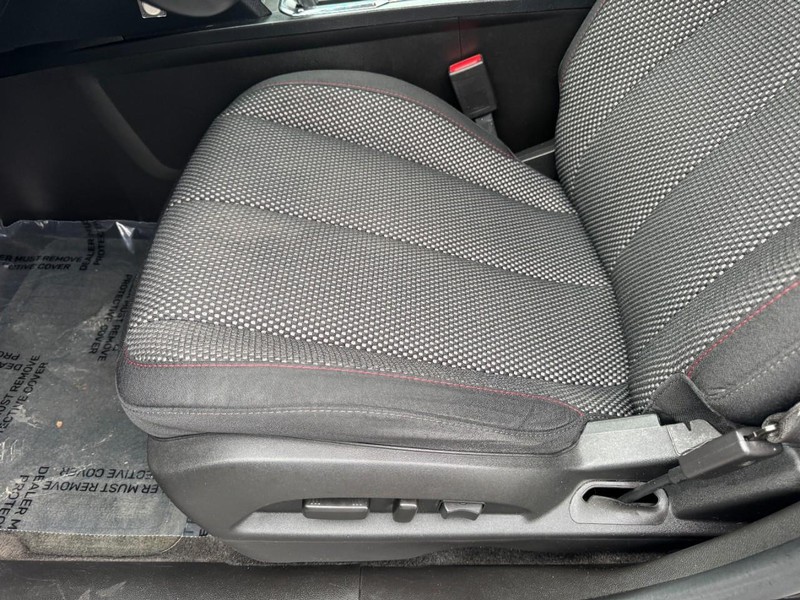 Chevrolet Equinox Vehicle Full-screen Gallery Image 15