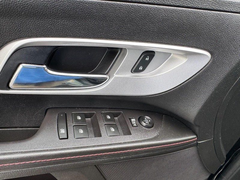 Chevrolet Equinox Vehicle Full-screen Gallery Image 16