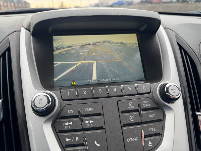 Chevrolet Equinox Vehicle Full-screen Gallery Image 21