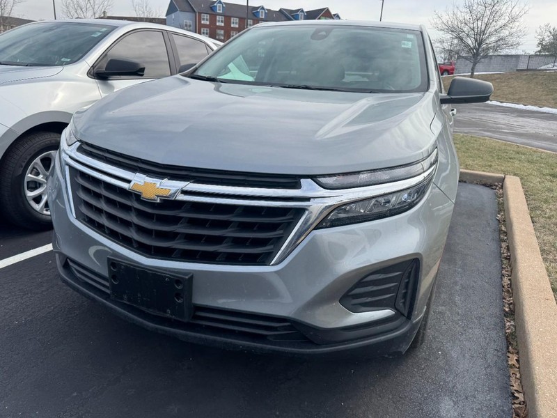 Chevrolet Equinox Vehicle Image 02