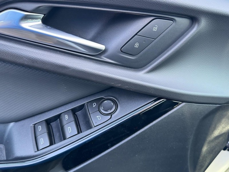 Chevrolet Equinox Vehicle Image 10