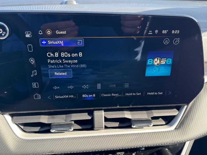 Chevrolet Equinox Vehicle Image 14