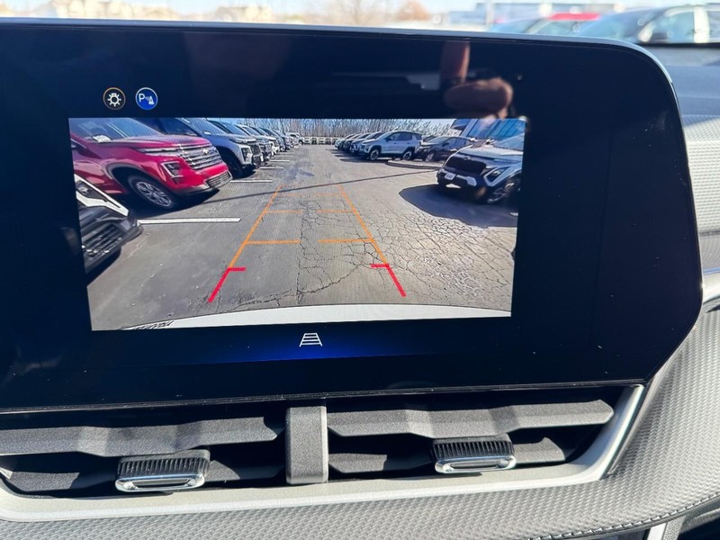 Chevrolet Equinox Vehicle Image 16